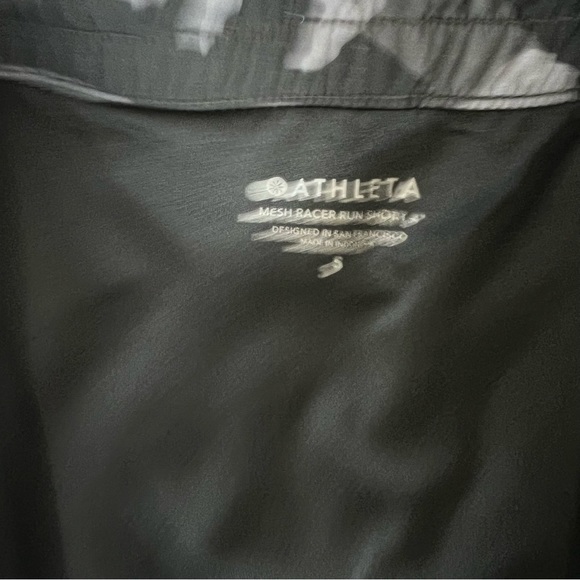 Athleta Mesh Racer Run Short 4" Black Camo Lux Size Small - Picture 5 of 7